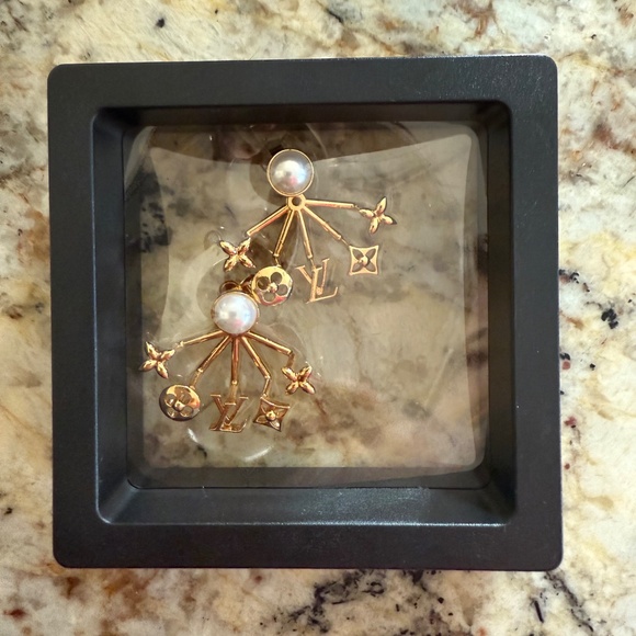 Louis Vuitton Earrings - Picture 2 of 4